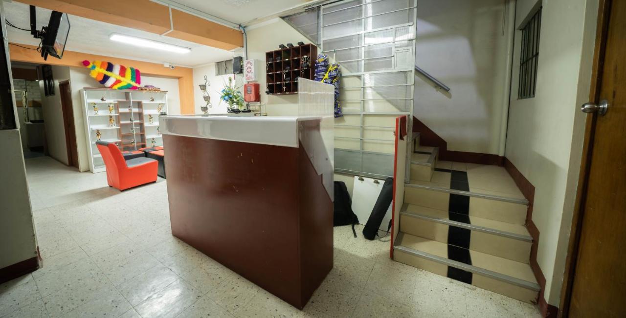 Hostal Tarapaca Hotel Huanuco Luaran gambar